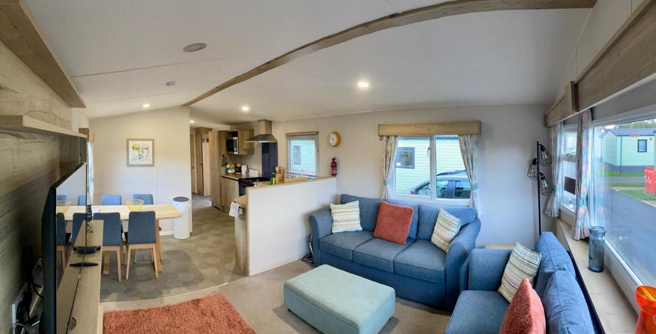 Appleblossom Lodge, Lido Leisure Park, 내어스버러 외부 사진