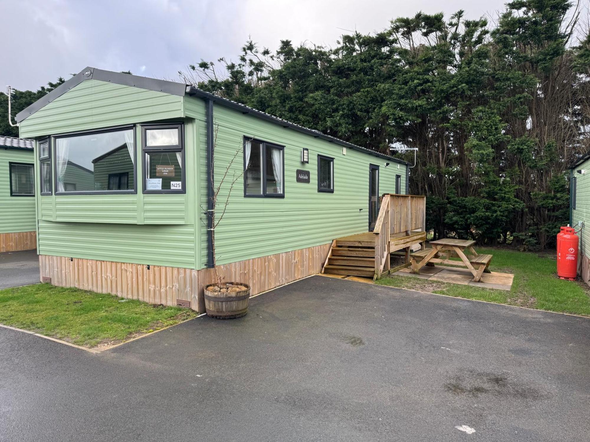 Appleblossom Lodge, Lido Leisure Park, 내어스버러 외부 사진